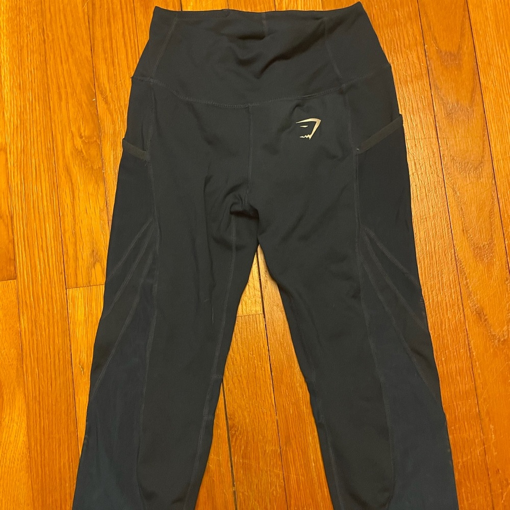 Navy blue cropped gymshark leggings.